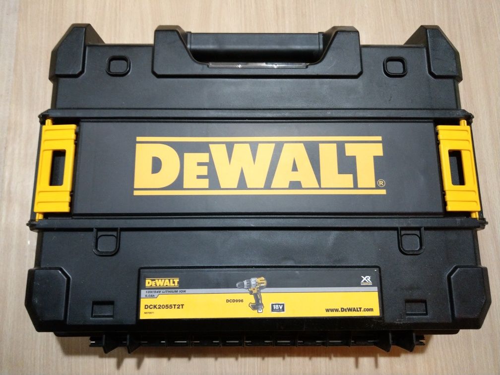 Wiertarko-wkrętarka DeWalt DCD 996 z udarem