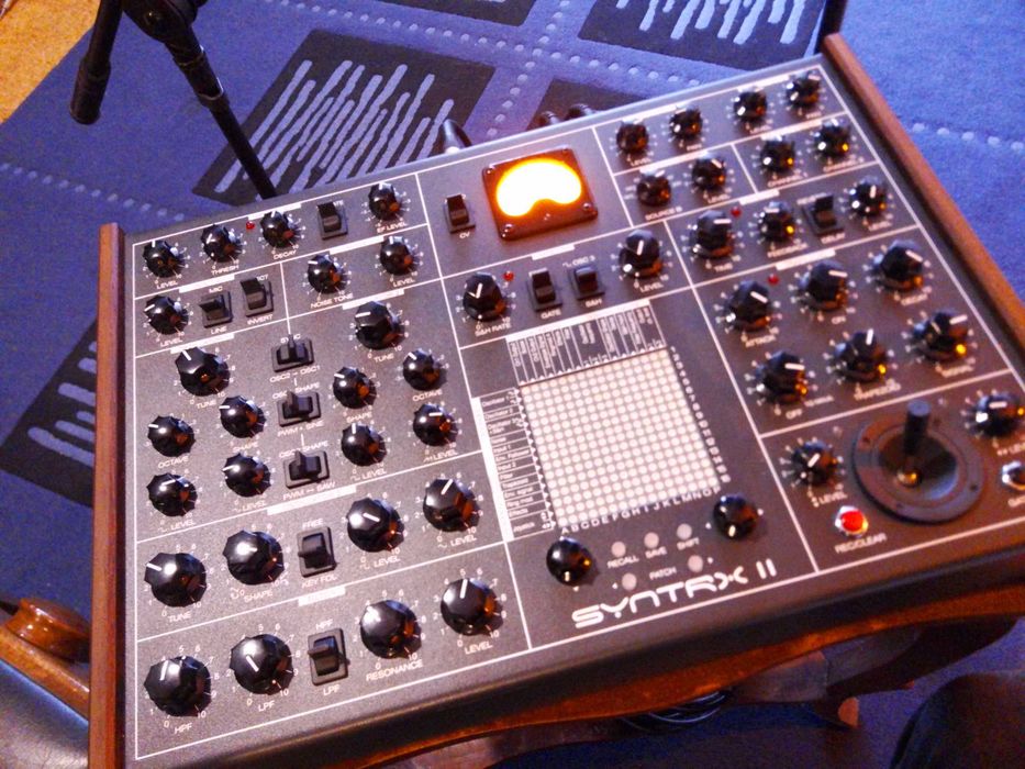 Syntrx II como novo. Aceito trocas