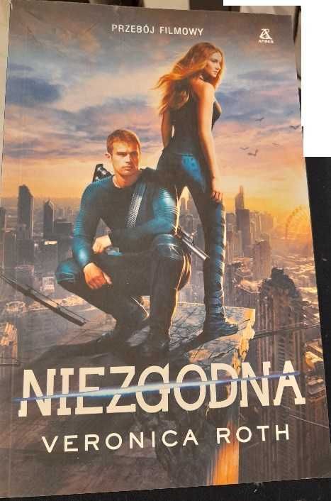 Veronica Roth "Niezgodna"