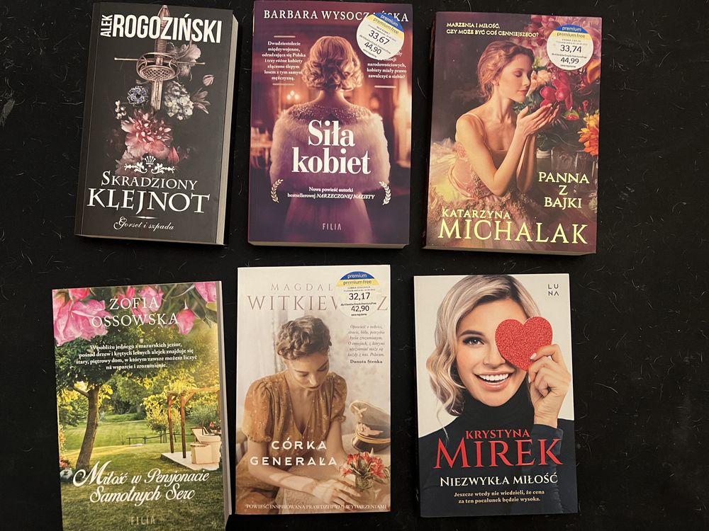 Książki „Bo nadal cię kocham”; „Pierwsze wesele”;