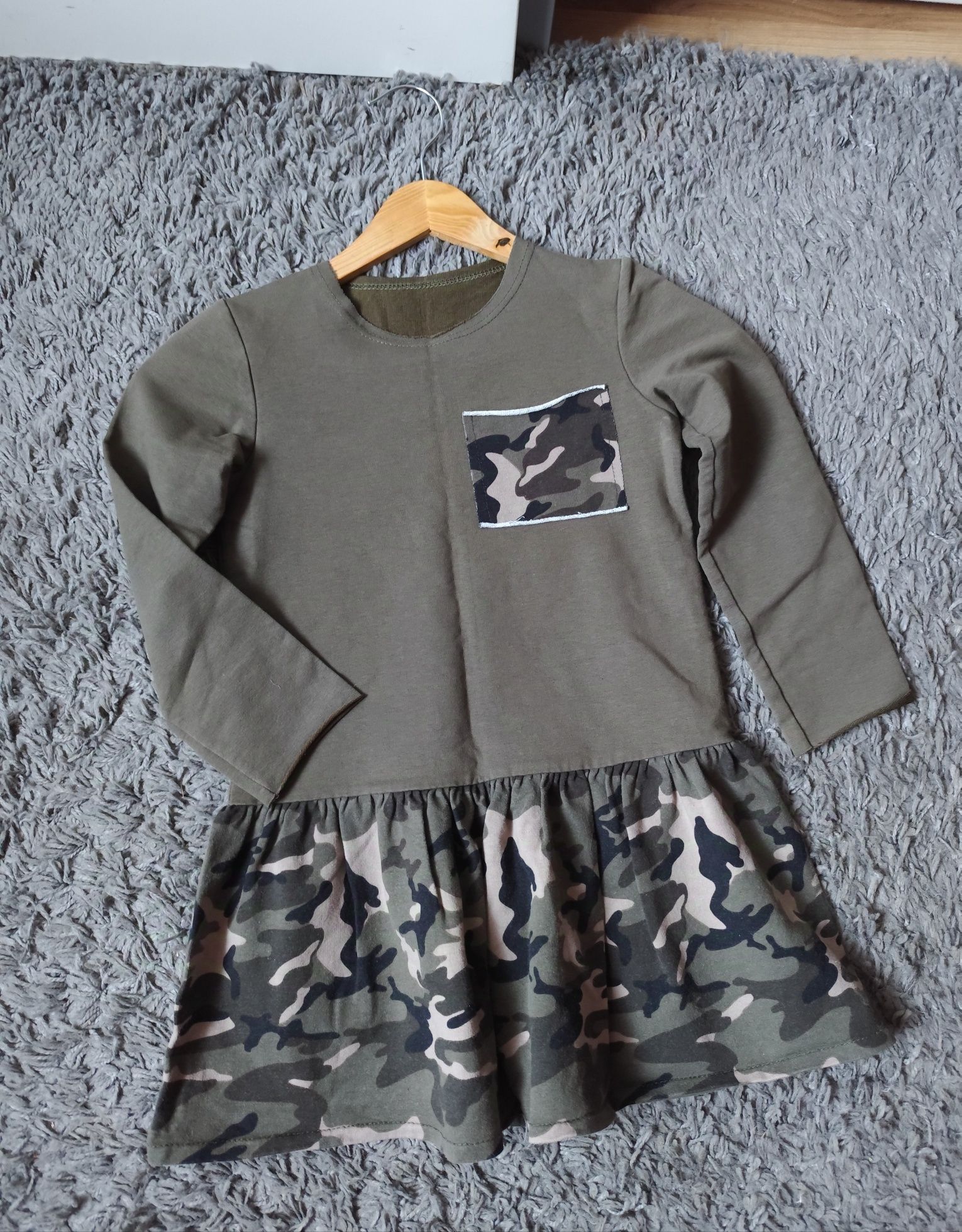 Sukienka dla dziewczynki moro styl militarny r. 110/116