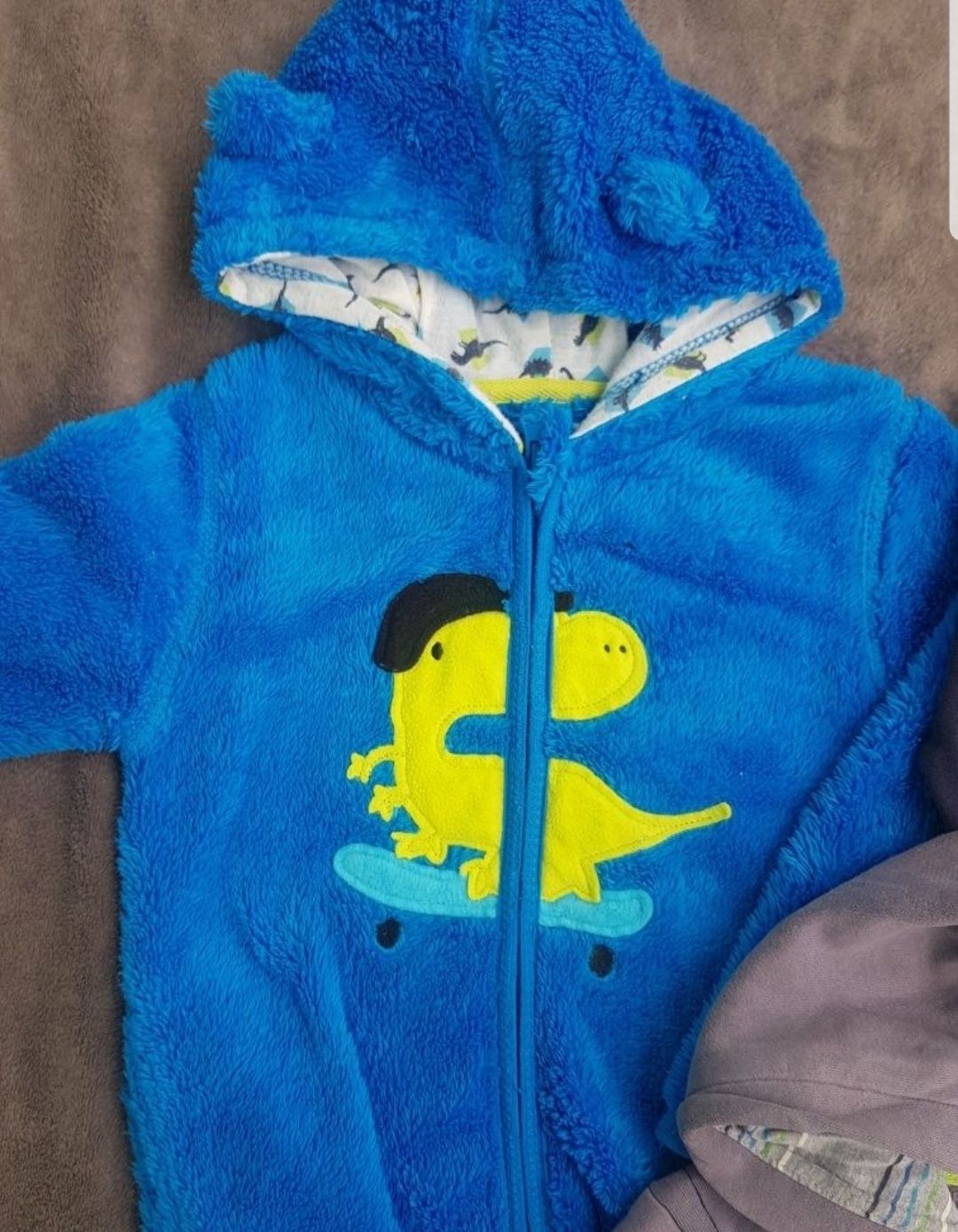 Zestaw bluz 2+1 gratis chłopięcych z kapturem 104 bluza rozpinana