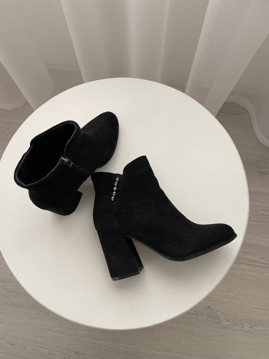 Ботінки замшеві жіночі