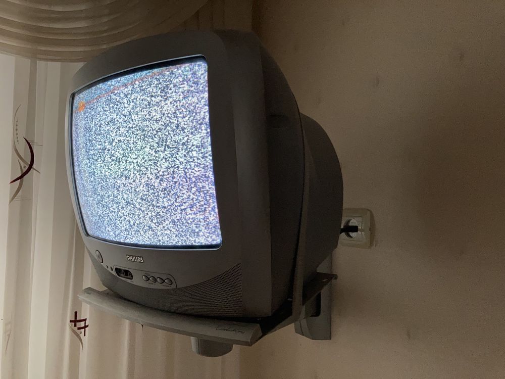 Телевизор philips с креплением к стене