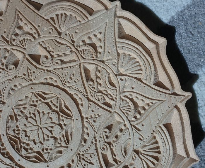 Rzeźbiona mandala kolonialny styl naturalne drewno 40cm