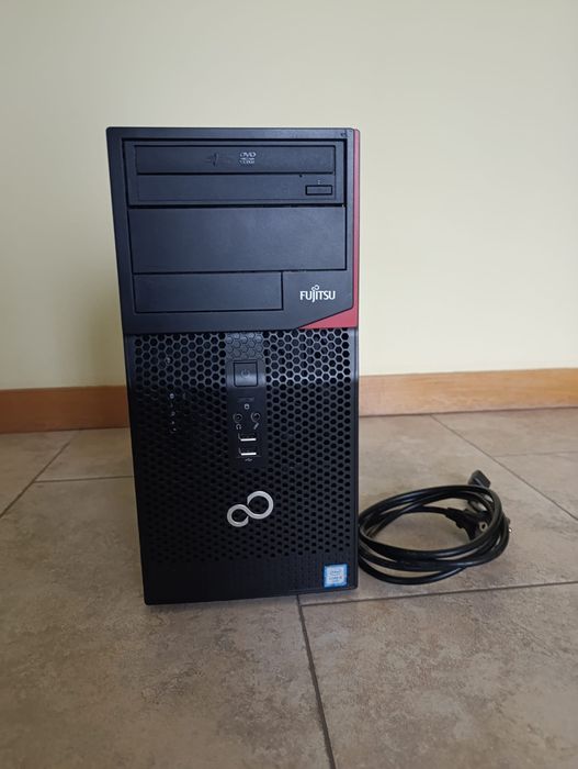 Computador Fujitsu Esprimo P556/E85+