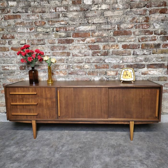 Komoda Violetta vintage prl po renowacji Orzech