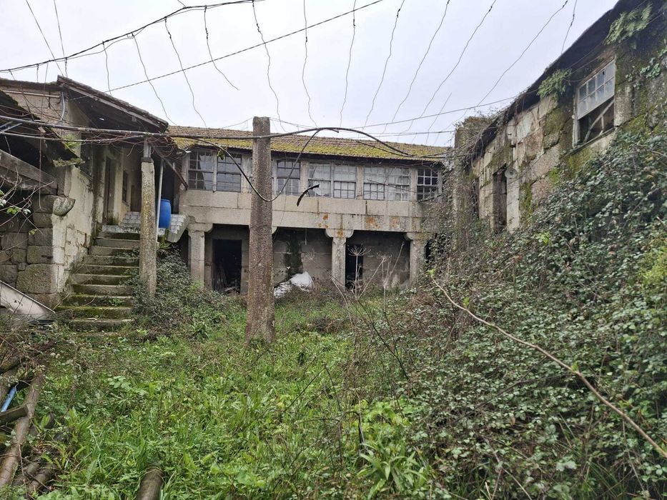 Quinta para restaurar 3.000m a 3km praia fluvial Cabeça Santa Penafiel