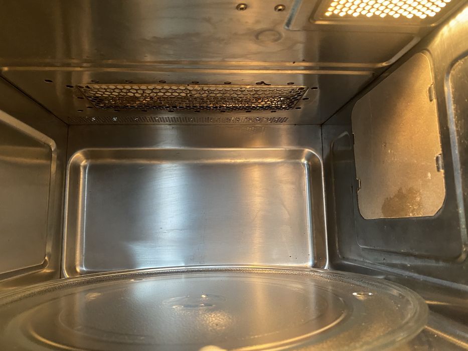 Мікрохвильова піч SHARP R-763. Б/в