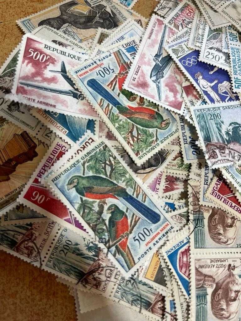 Vários lotes de 100 selos antigos do Gabão