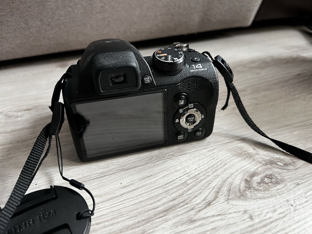 Цифровой фотоаппарат fujifilms3200