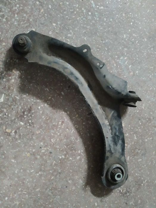 продам рычаг левый рено сценик2