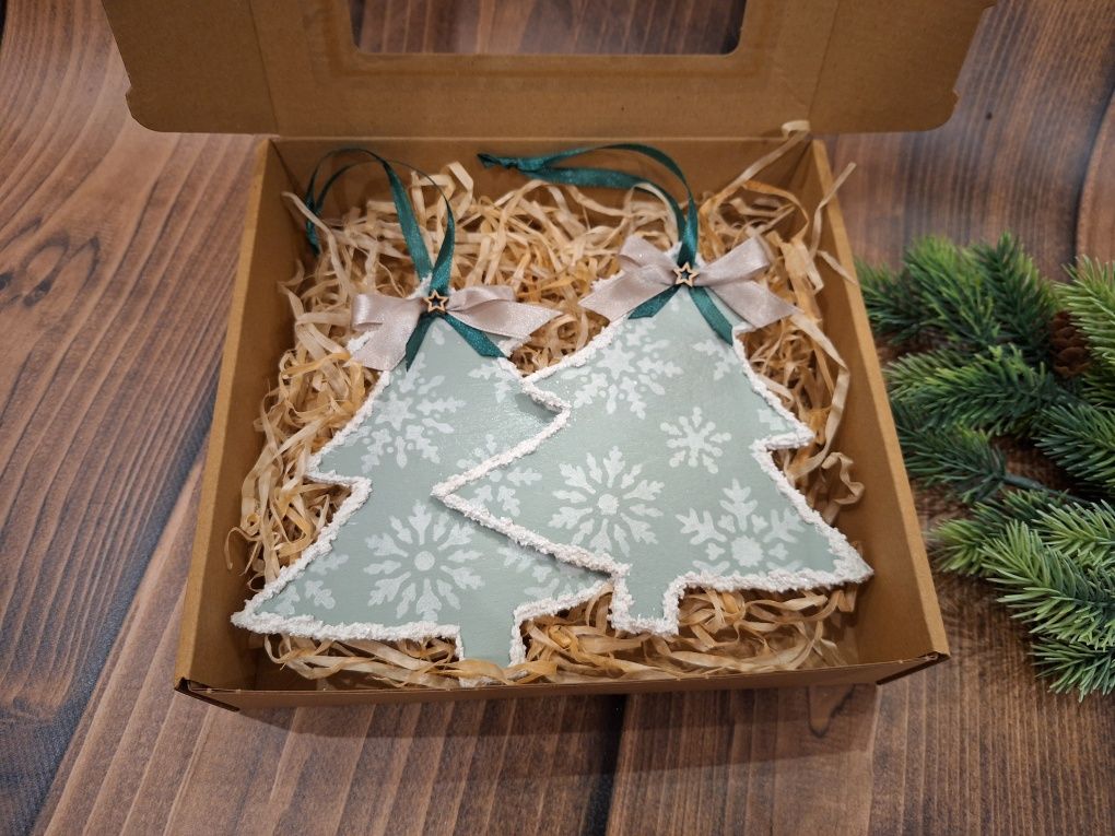 Box świąteczny z choinkowymi bombkami - handmade
