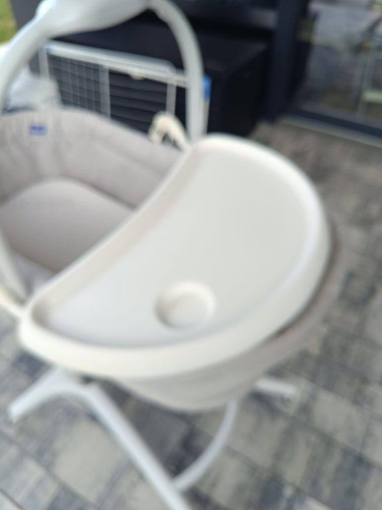 Sprzedam łóżeczko Chicco, plus tacka i dodatkowy materac