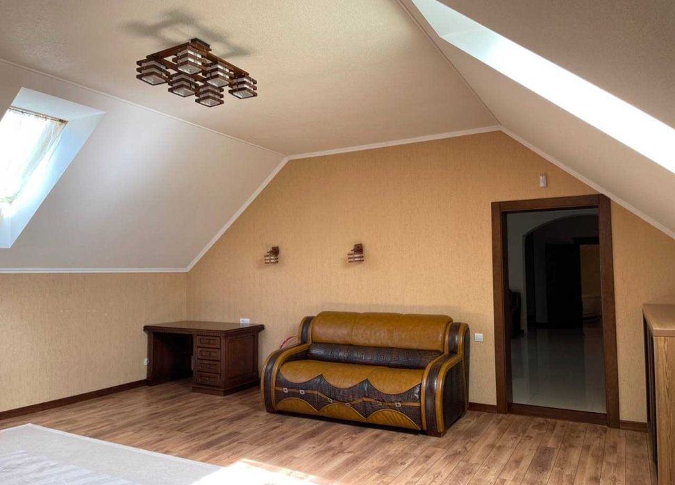 Оренда ексклюзивного будинку Стоянка корт басейн озеро на ділянці