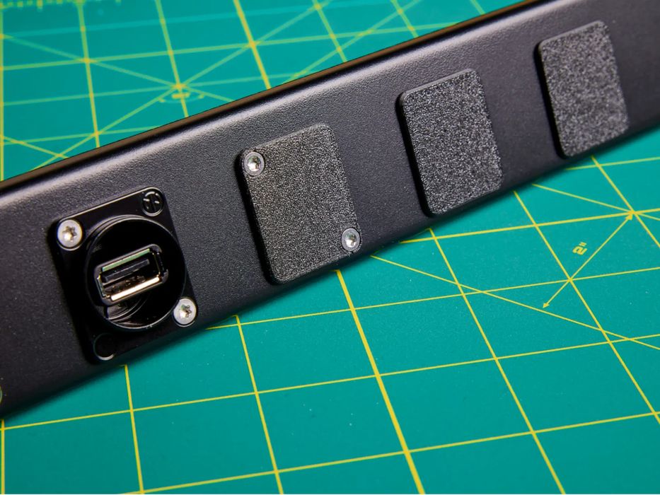 Tampas para painéis com furos em D