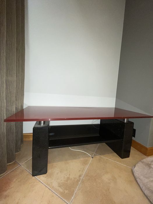 Móvel TV em vidro temperado (vermelho/preto) e pedra/preto brilhante