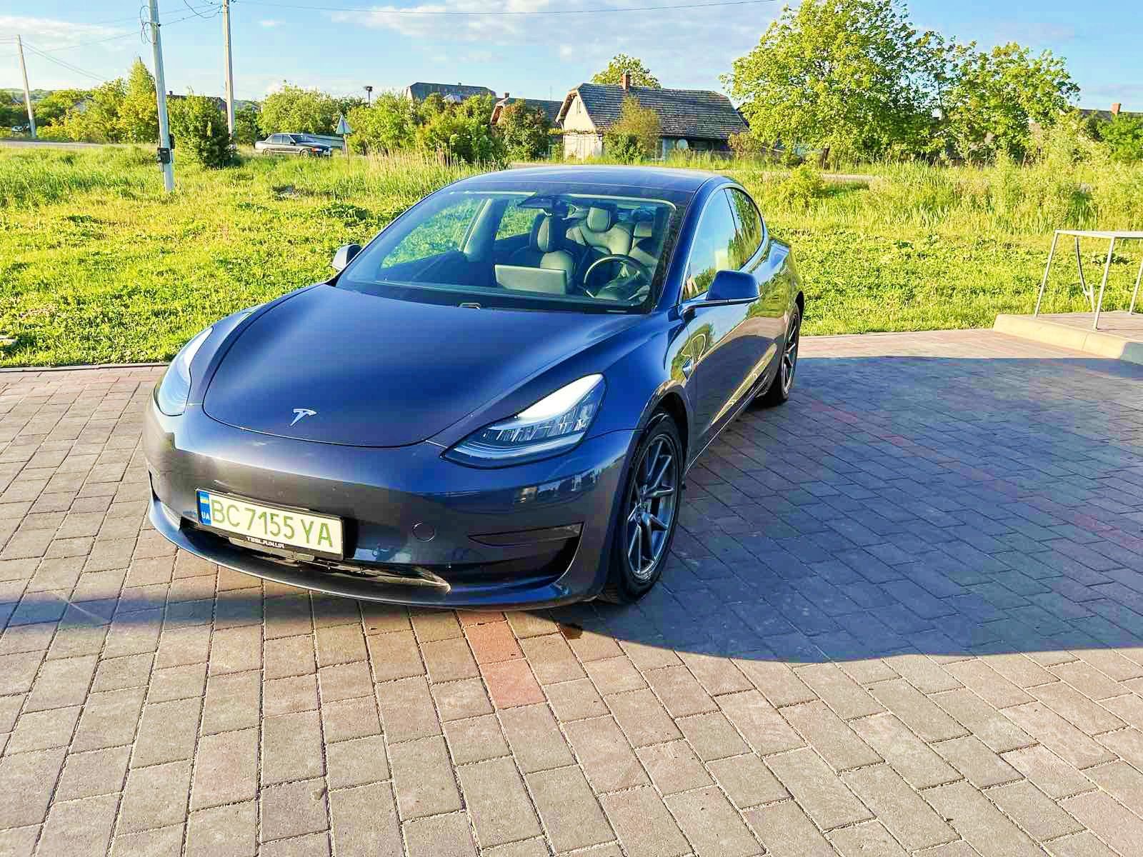 Авто Tesla model 3