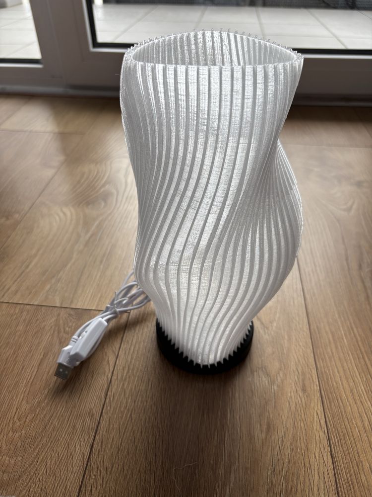 Lampka nocna LED na USB – ciepłe światło, druk 3D