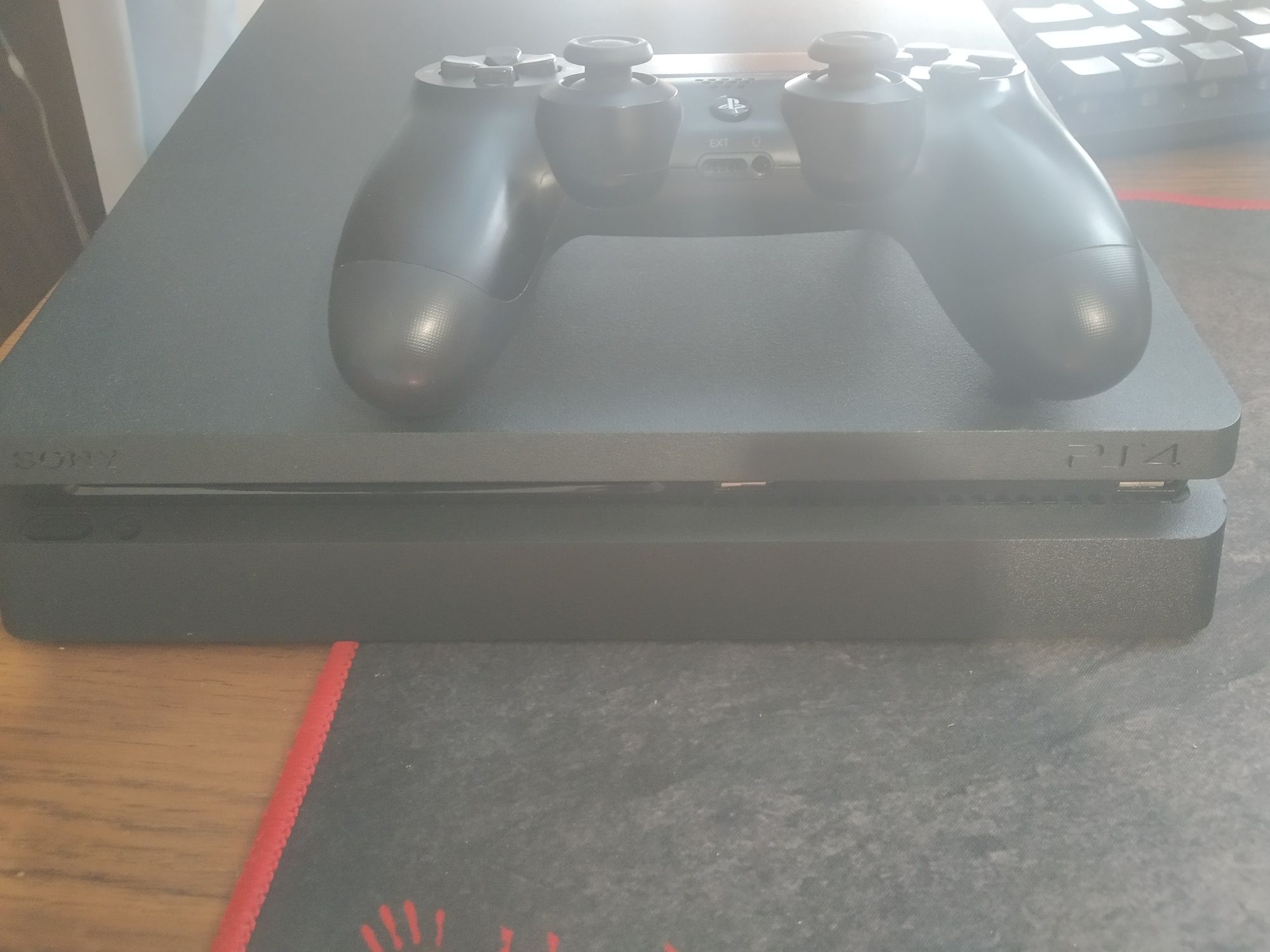 PlayStation 4 slim 1tb