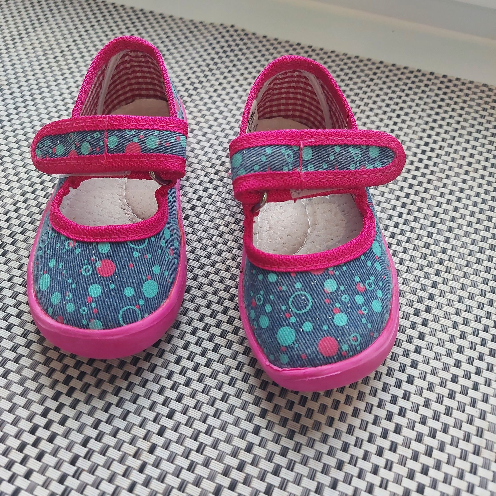 Взуття дитяче тапочки