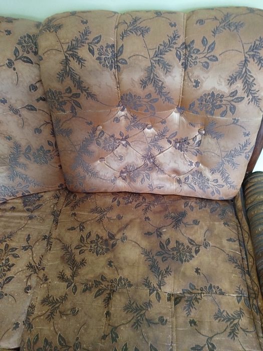 Дивану доброму стані