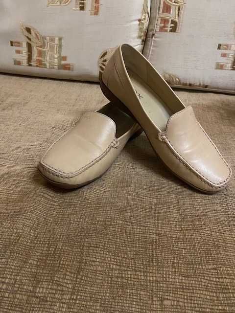 Продам шкіряні жіночі мокасини