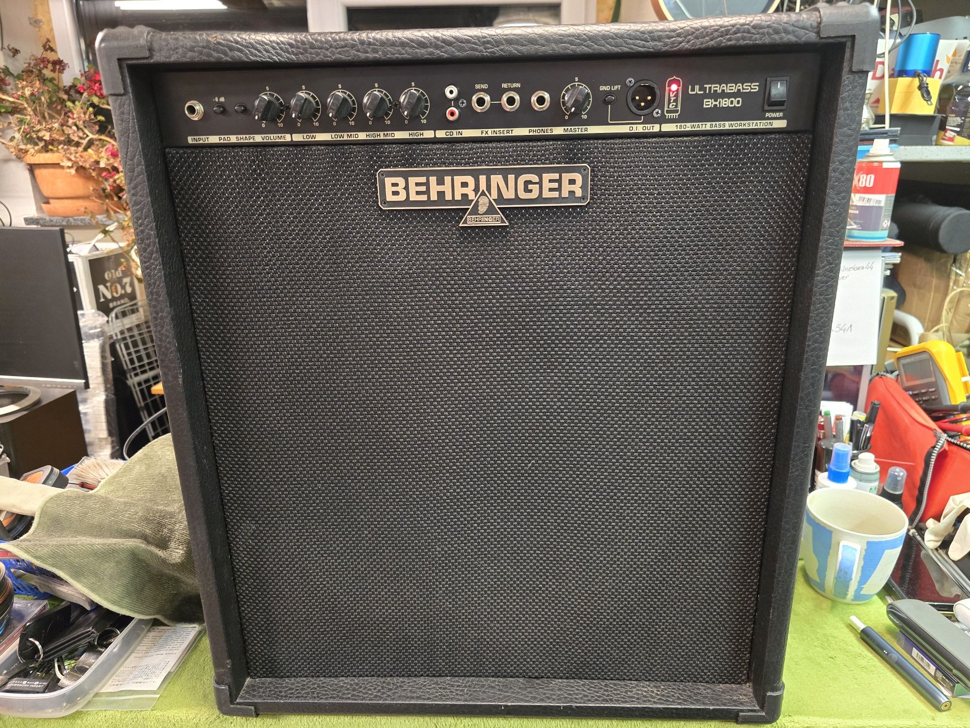BEHRINGER BX1800 piec wzmacniacz gitarowy.