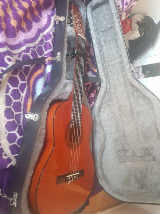 Guitarra clássica STAGG+CASE