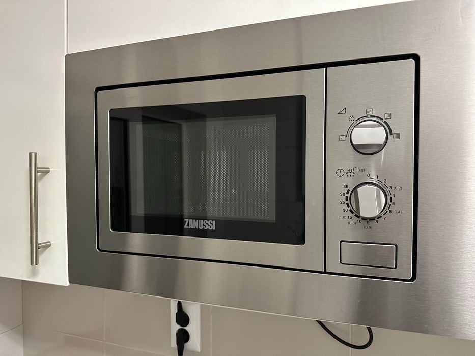 Micro-ondas Encastre ZANUSSI ZSM17100XA (17 L - Sem Grill - Inox)