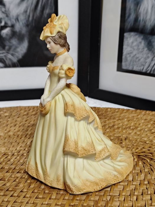 фарфоровая статуетка Coalport Beau Monde "Анастасия".  1993р