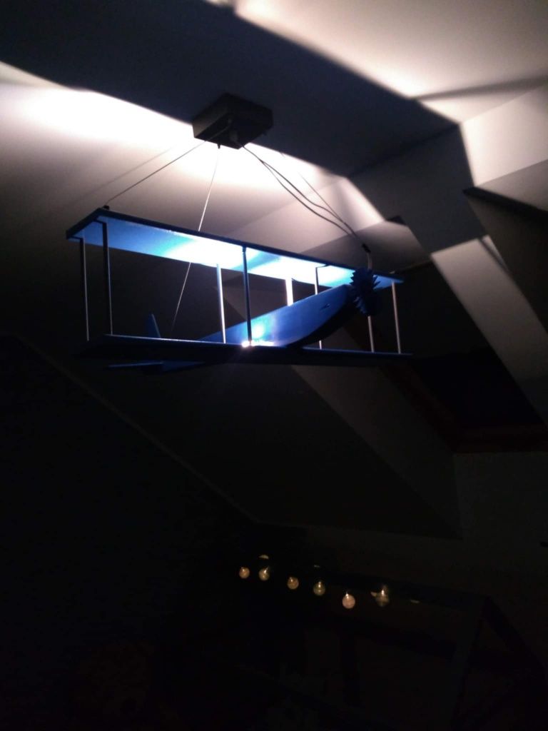 Lampa samolot do pokoju dziecięcego