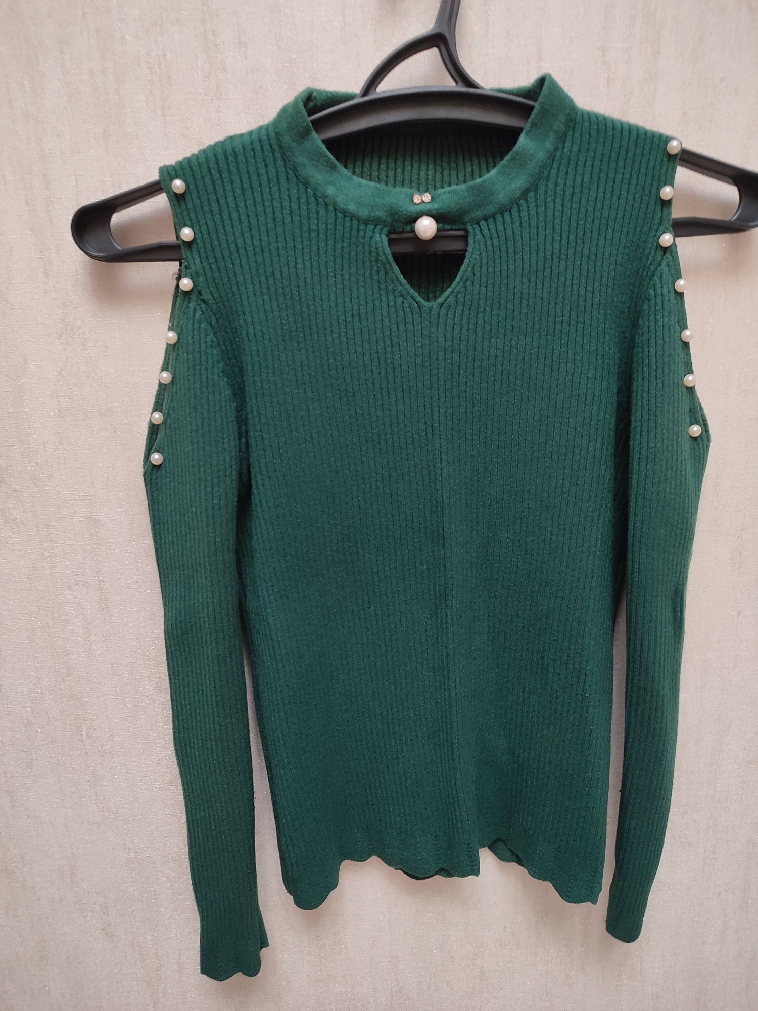 Зелений теплий светр
