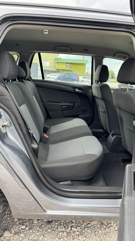 Opel Astra Опель Астра H Cavan 1.6 бенз 5МКПП 196 т.км
