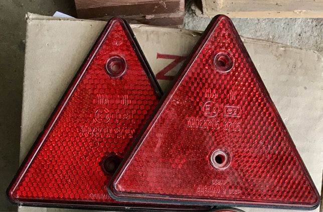 Светоотражатель (катафот) красный треугольный производства СССР