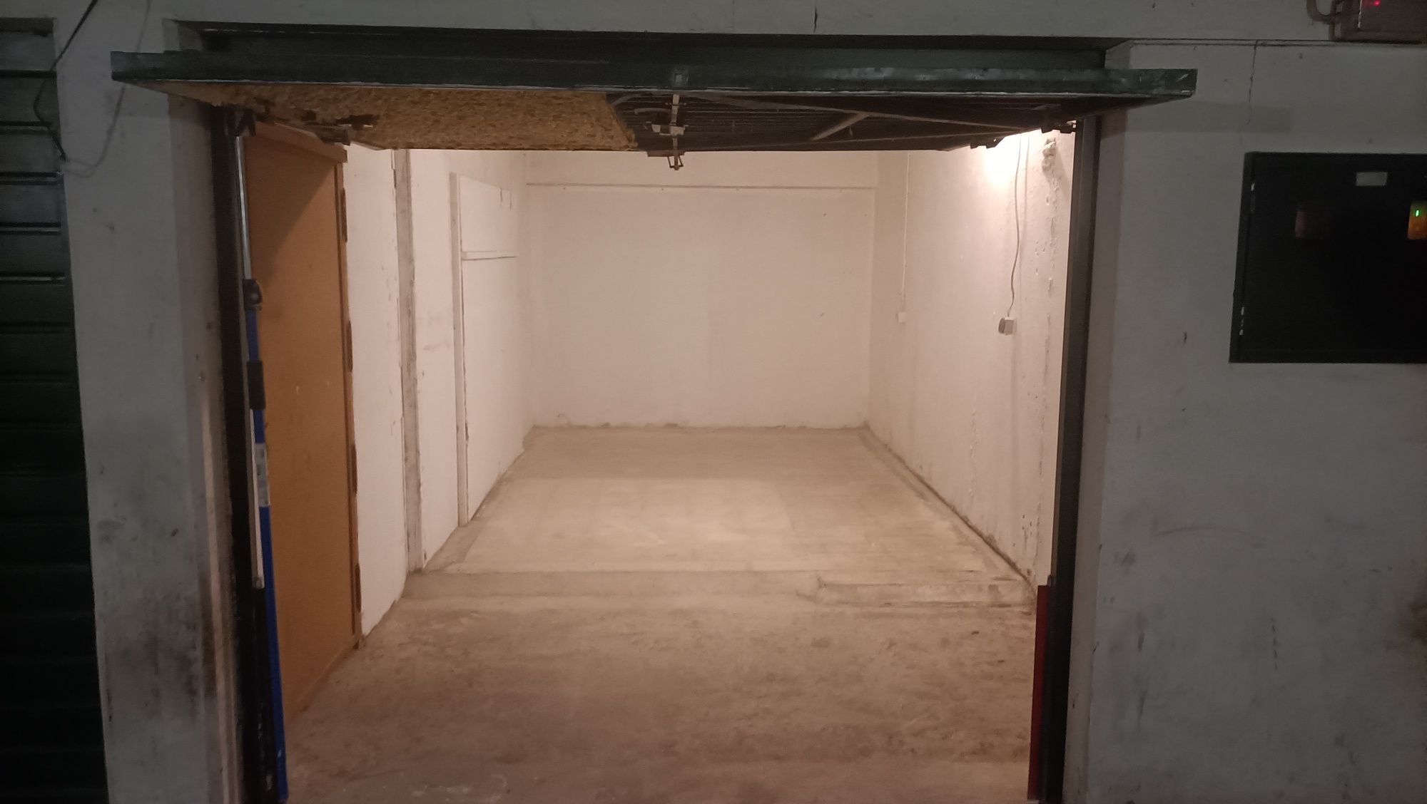 Garagem  fechada em condomínio fechado  em aradas, Aveiro