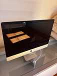 Imac Apple com teclado e rato