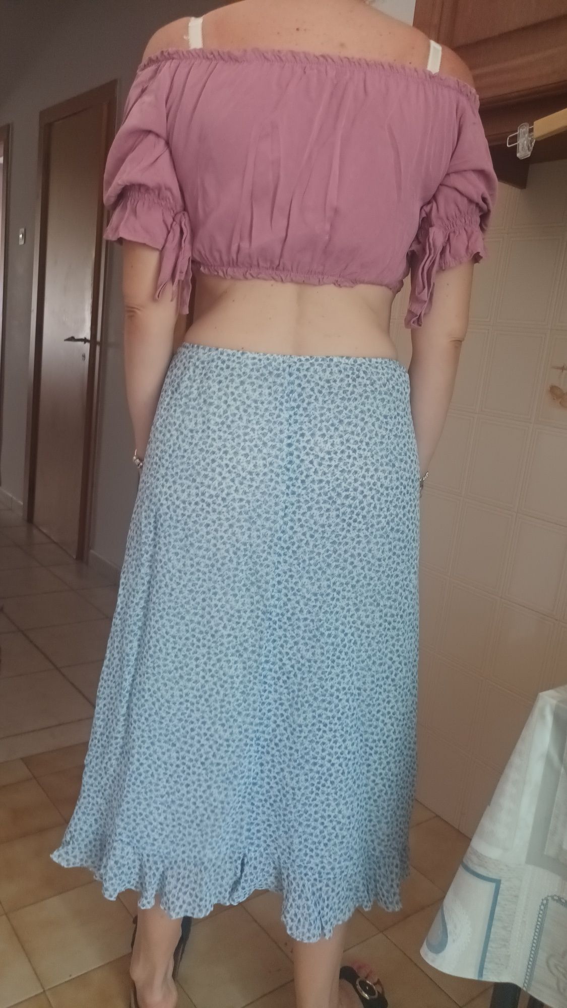 Saia fina,gira. Sem marca.