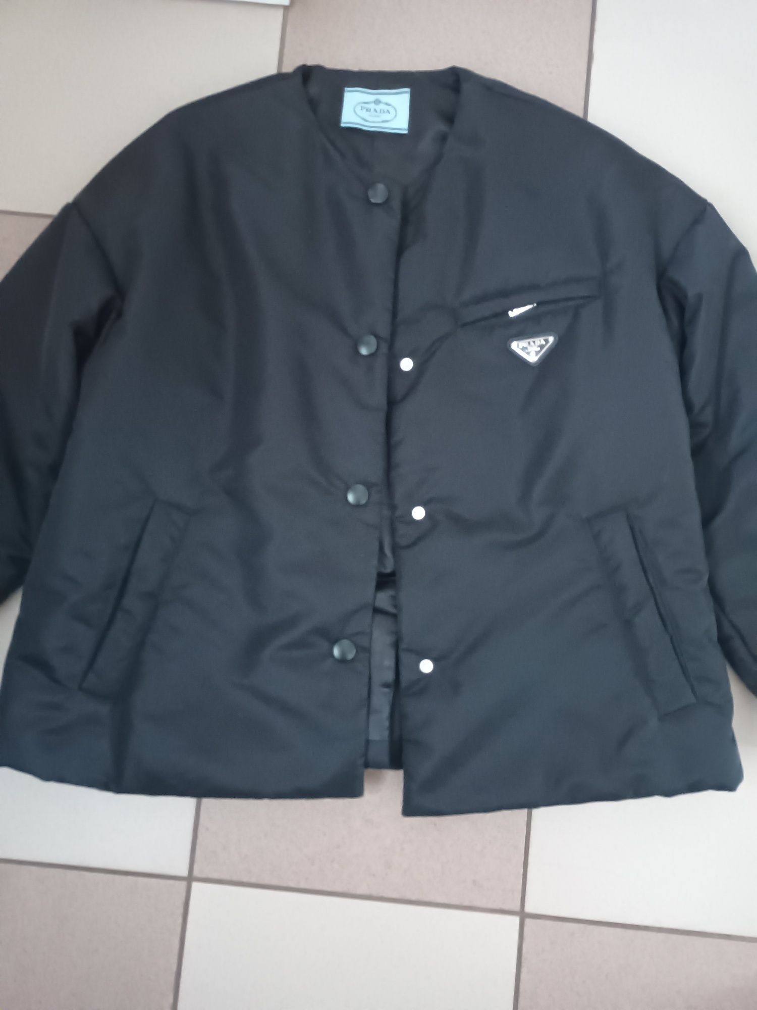 Продам бомбер PRADA