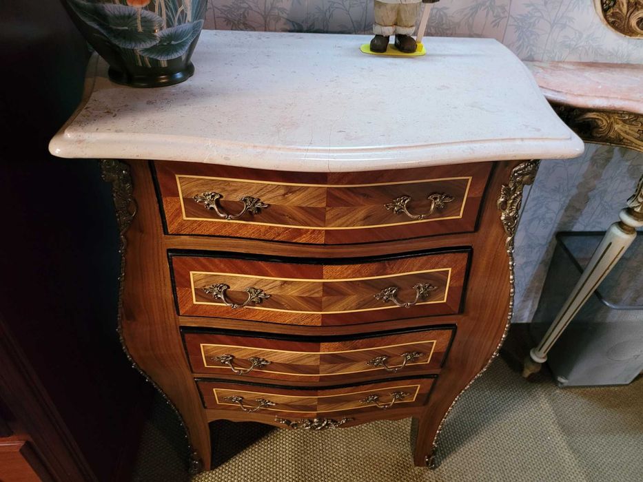 Pequena cómoda estilo Luis XV - óptimo estado e qualidade