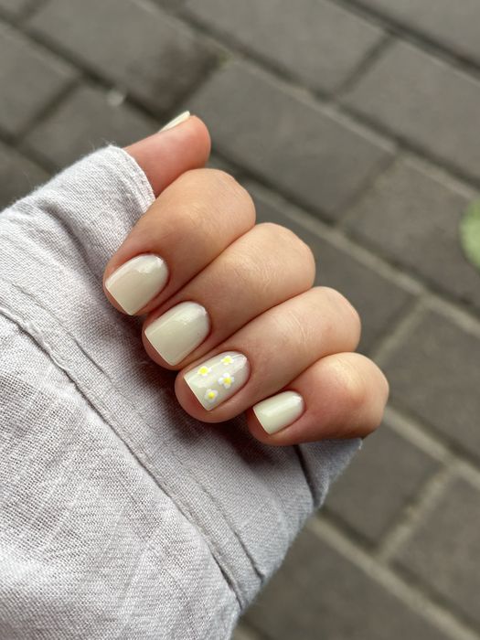 Нарощування нігтів / манікюр