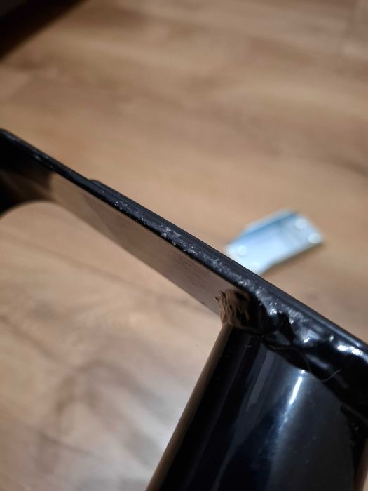 Wieszak na siodło czarny składany