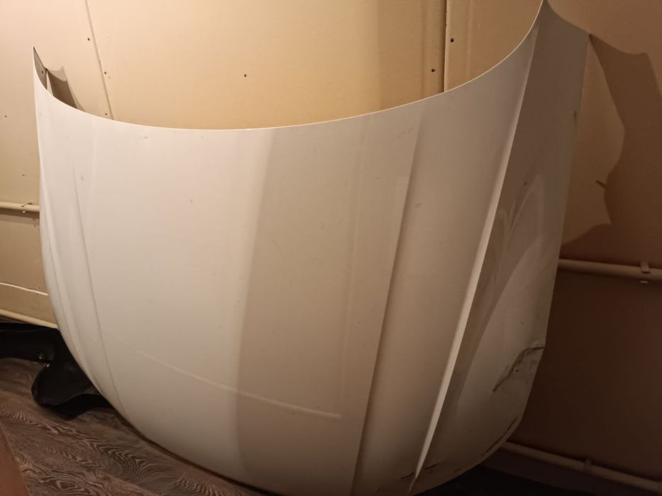 Продам капот, под ремонт.