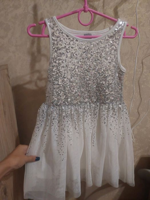 Сукня 104-110р.біла,молочна,срібна,сніжинка на новий рік.3-5 років
