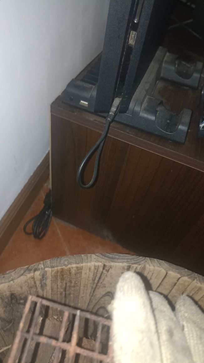 PS4 1 TB com acessórios