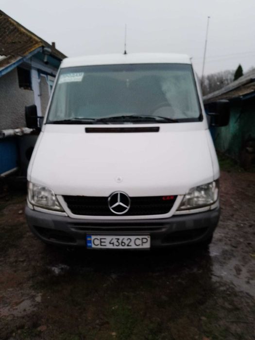 Автомобіль мерседес бенц