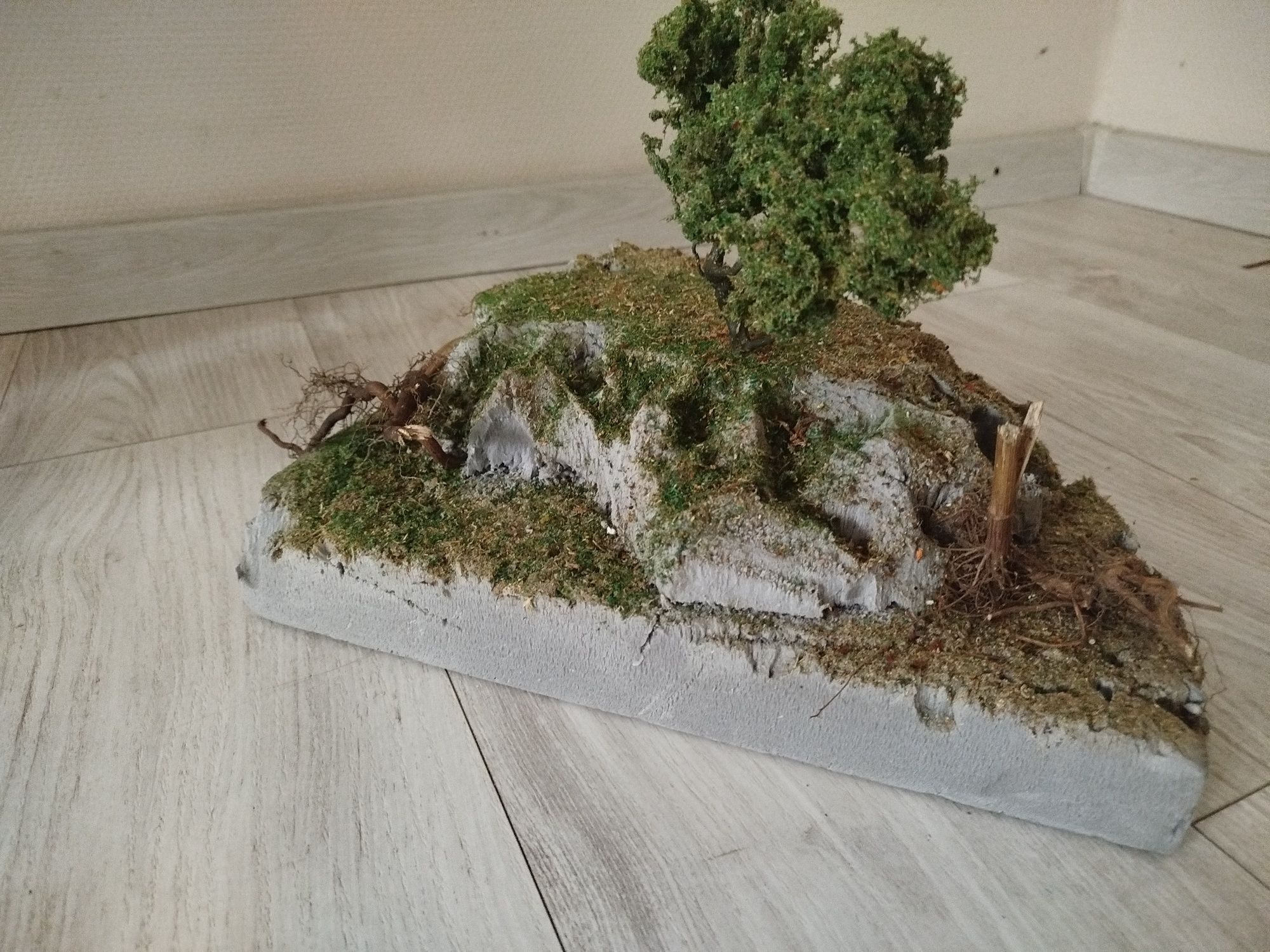 Makieta- diorama- drzewo na skale