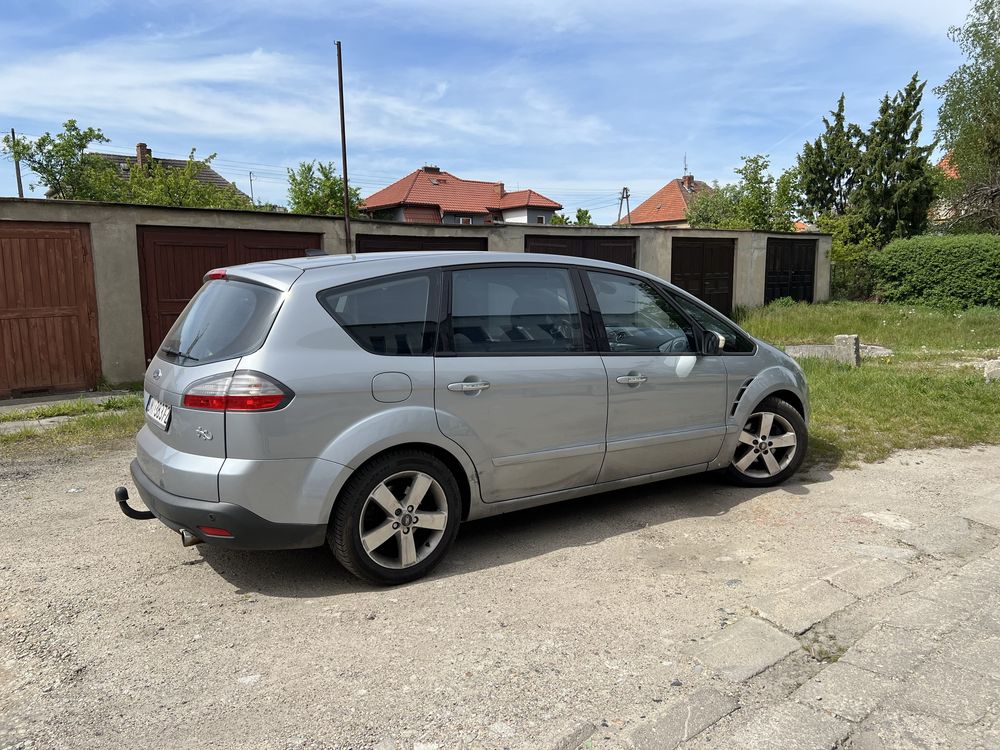 Ford S-Max z 2008 roku bogato wyposażony