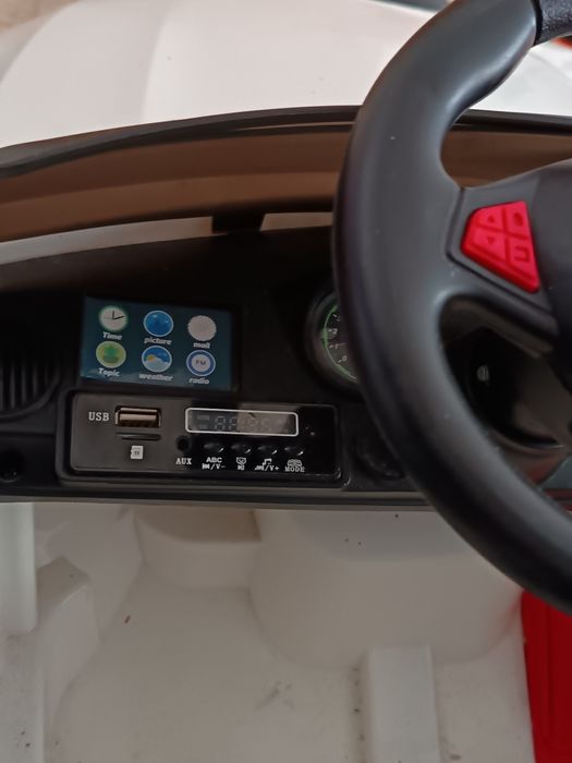 Carro elétrico infantil Mercedes com Som