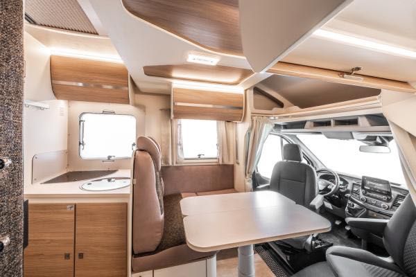 KAMPER z doposażeniem Półintegra 5 osobowy Rimor 95 PLUS Ford 2022